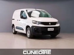 Bianco pastello Usata 2021 Peugeot Partner Premium Monovolume | 10.900 € (Buon prezzo)