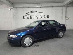 Blu/azzurro Usata 1996 Audi A4 Tre volumi | 2999 € (Buon prezzo)
