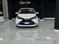 Bianco Usata 2017 Toyota Aygo X-play Due volumi | 7800 € (Buon prezzo)