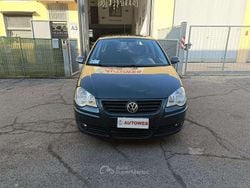 Grigio Usata 2006 VW Polo Comfortline Tre volumi | 3300 € (Buon prezzo)