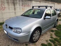 Argento Usata 2001 VW Golf IV Highline Tre volumi | 2000 € (Buon prezzo)