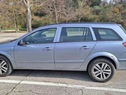 Grigio Usata 2007 Opel Astra Station wagon | 1500 € (Buon prezzo)