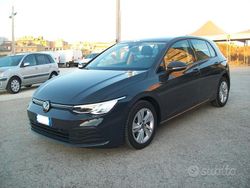 Grigio Usata 2021 VW Golf VIII Life Tre volumi | 17.900 € (Buon prezzo)