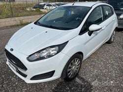 Bianco Usata 2017 Ford Fiesta Tre volumi | 5650 € (Buon prezzo)