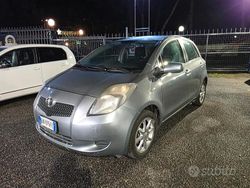 Grigio Usata 2008 Toyota Yaris Tre volumi | 2590 € (Buon prezzo)