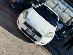 Bianco Usata 2009 Fiat Punto Tre volumi | 2500 € (Buon prezzo)