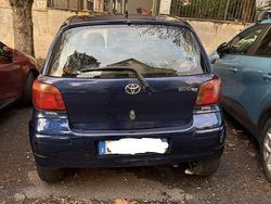 Usata 2003 Toyota Yaris Tre volumi | 1249 € (Ottimo prezzo)