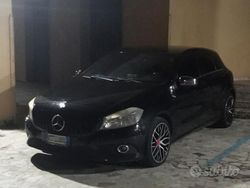 Nero Usata 2013 Mercedes A180 Tre volumi | 9000 €