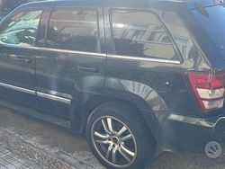 Nero Usata 2006 Jeep Cherokee SUV | 2500 €