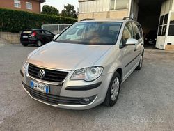 Argento Usata 2009 VW Touran Monovolume | 4500 € (Buon prezzo)