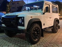Bianco pastello Usata 2015 Land Rover Defender SUV | 35.000 €