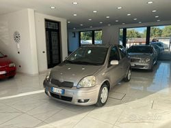 Grigio Usata 2005 Toyota Yaris Sol Tre volumi | 4990 € (Molto cara)