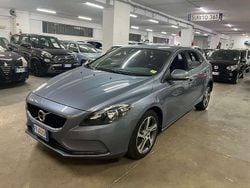 Blu/azzurro Usata 2017 Volvo V40 Tre volumi | 7900 € (Buon prezzo)