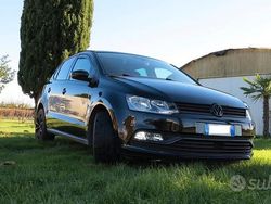 Nero Usata 2015 VW Polo Highline Tre volumi | 7300 € (Buon prezzo)