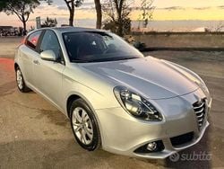 Usata 2015 Alfa Romeo Giulietta Tre volumi | 9000 € (Buon prezzo)