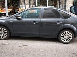 Grigio Usata 2009 Ford Focus Titanium Tre volumi | 700 €