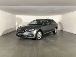 Grigio graphite metallizzato Usata 2024 Skoda Superb Executive Station wagon | 27.900 € (Super prezzo)