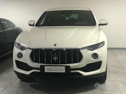 Bianco pastello Usata 2017 Maserati Levante SUV | 39.900 € (Molto cara)