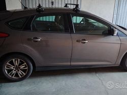 Grigio Usata 2012 Ford Focus Tre volumi | 2500 €