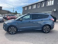 Blu/azzurro(met.) Usata 2018 Ford Kuga ST-Line SUV | 15.800 € (Cara)