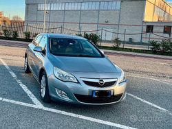 Grigio Usata 2010 Opel Astra Tre volumi | 3850 € (Buon prezzo)