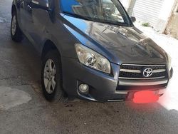 Grigio Usata 2010 Toyota RAV4 Tre volumi | 9000 € (Molto cara)