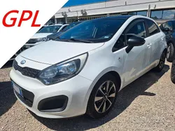 Bianco Usata 2013 Kia Rio 2 Tre volumi | 4990 € (Buon prezzo)