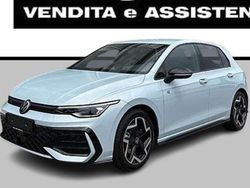 Crystal ice blue metallic Nuova 2025 VW Golf VIII R-line Tre volumi | 36.000 € (Buon prezzo)