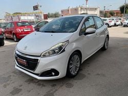 Bianco Usata 2018 Peugeot 208 Allure Due volumi | 6999 € (Buon prezzo)
