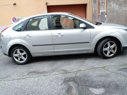 Grigio Usata 2005 Ford Focus Coupé | 2800 € (Molto cara)