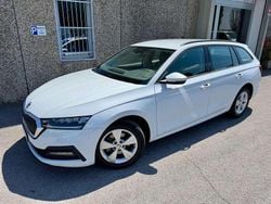 Grigio scuro Usata 2022 Skoda Octavia Executive Station wagon | 17.490 € (Buon prezzo)