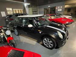 Nero Usata 2006 Mini Cooper Due volumi | 4500 € (Cara)