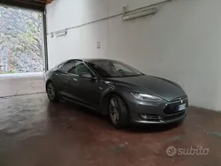 Usata 2013 Tesla Model S Tre volumi | 33.000 €