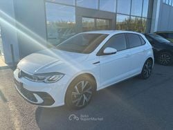 Bianco Usata 2022 VW Polo R-line Tre volumi | 18.890 € (Buon prezzo)