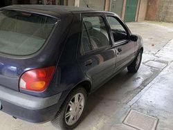 Usata 1999 Ford Fiesta Studio Tre volumi | 1000 € (Buon prezzo)