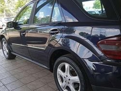 Blu/azzurro Usata 2007 Mercedes ML320 Sport Edition SUV | 10.900 € (Molto cara)