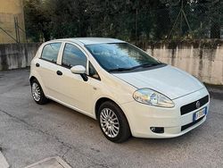 Bianco Usata 2010 Fiat Punto Tre volumi | 3250 € (Buon prezzo)