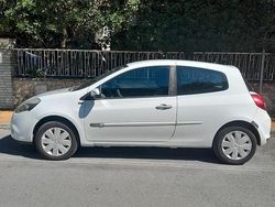 Bianco Usata 2011 Renault Clio Monovolume | 2000 €