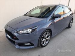 Grigio Usata 2016 Ford Focus ST Tre volumi | 17.600 € (Buon prezzo)