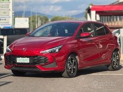 Rosso metallizzato Usata 2024 MG MG3 Luxury Due volumi | 19.290 € (Buon prezzo)