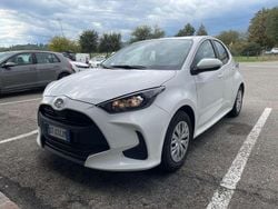 Bianco Usata 2024 Toyota Yaris Hybrid Active Tre volumi | 18.900 € (Super prezzo)