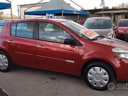 Rosso Usata 2009 Renault Clio II Tre volumi | 3999 € (Buon prezzo)