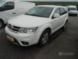 Bianco pastello Usata 2015 Fiat Freemont Lounge SUV | 9800 € (Molto cara)