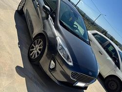 Grigio Usata 2017 Ford Fiesta Due volumi | 7100 € (Buon prezzo)
