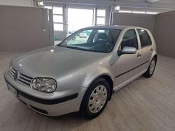 Argento Usata 2001 VW Golf IV Comfortline Tre volumi | 1900 € (Buon prezzo)