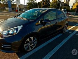 Grigio Usata 2016 Kia Rio Tre volumi | 3500 € (Super prezzo)