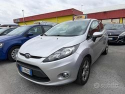 Grigio Usata 2012 Ford Fiesta Titanium Due volumi | 4900 € (Buon prezzo)