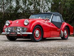 Rosso Usata 1960 Triumph TR3 Cabrio | 38.888 €