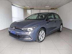 Dolphin grey metallizzato Usata 2021 VW Golf VIII Style Tre volumi | 21.900 € (Buon prezzo)