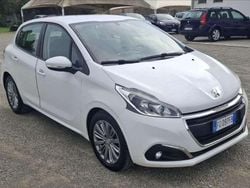 Bianco Usata 2017 Peugeot 208 Allure Due volumi | 8000 € (Buon prezzo)